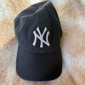 47 Brand Black and White Yankees Women's Cap